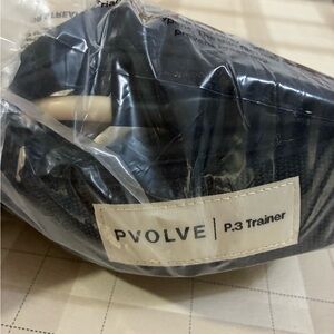 P.volve P.3 Trainer in Black